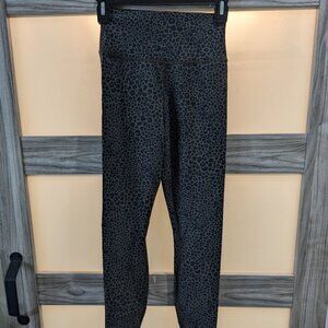 Alo Yoga High-Waist Vapor Leopard Leggings in Olive Branch Stretch XS